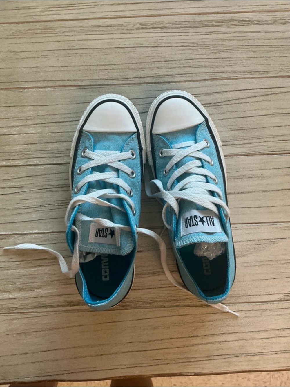 Converse Kids Light Blue Low Top Sneakers, fits a woman size 6.5